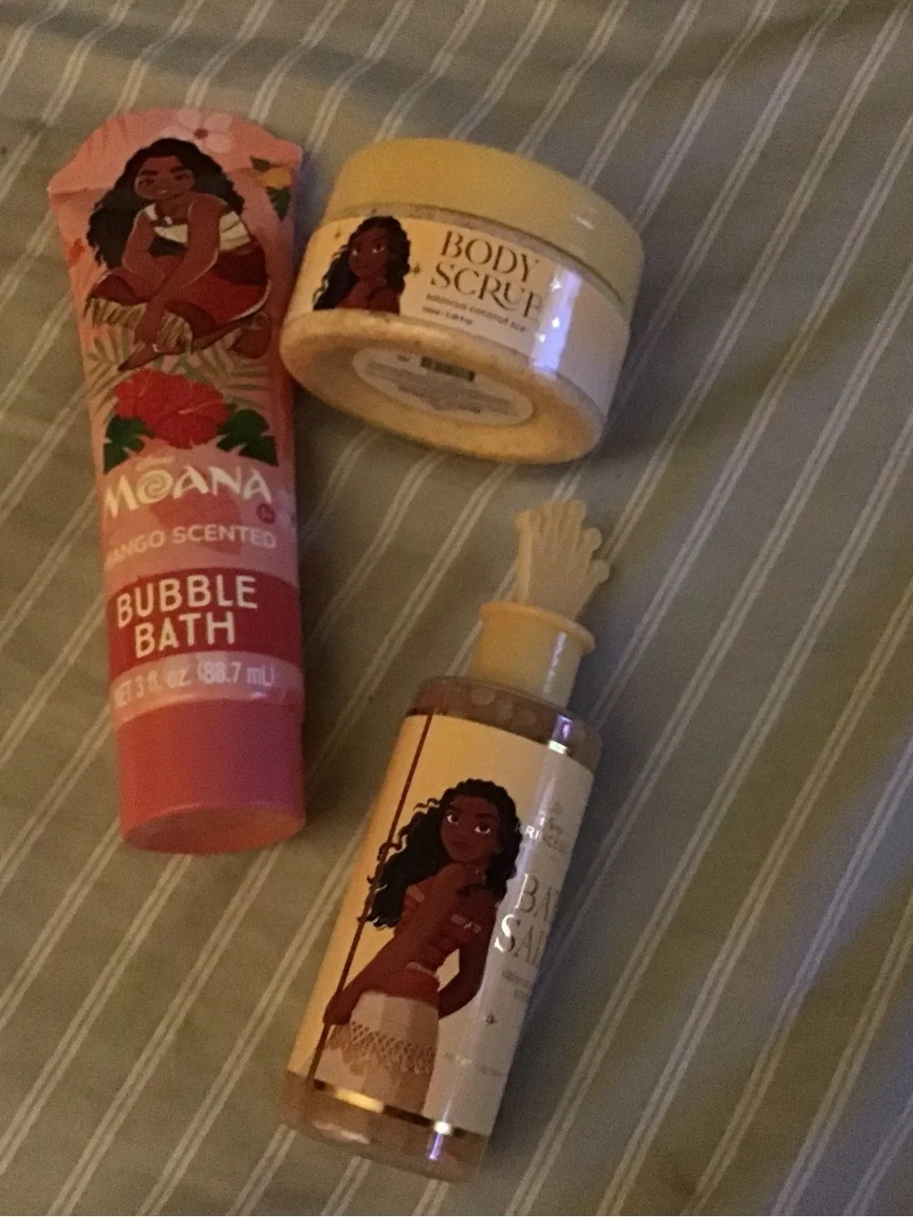 Moana Mango-Scented Bubble Bath & Body Scrub - Pink/Yellow